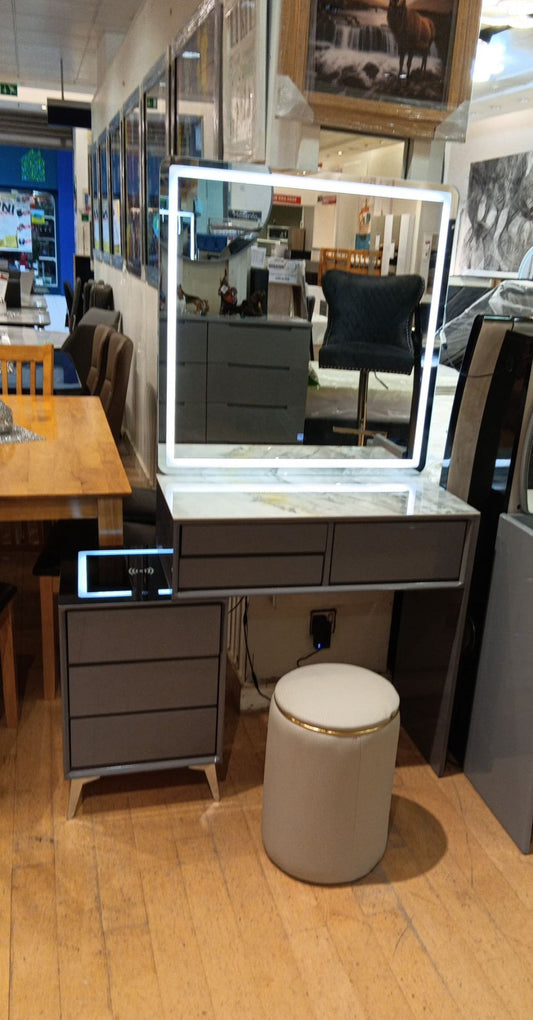 High gloss dressing table with sitting stool